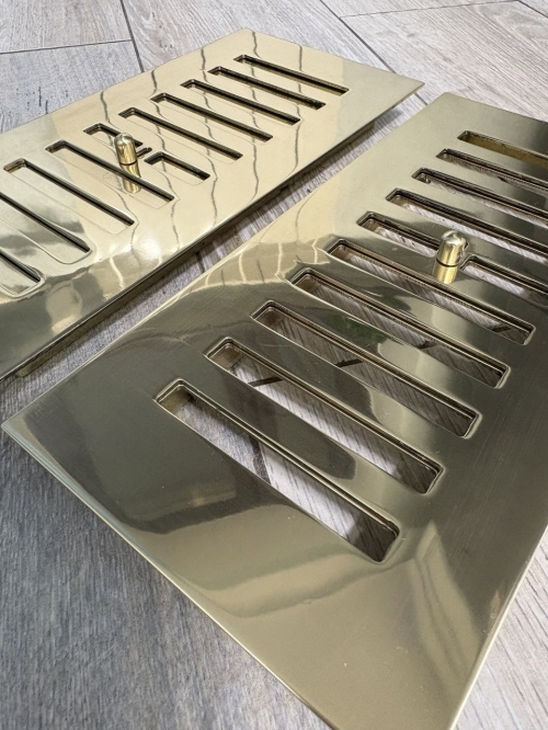 Латунная полированная вентиляционная решётка с задвижкой ЛР 355 200x100мм